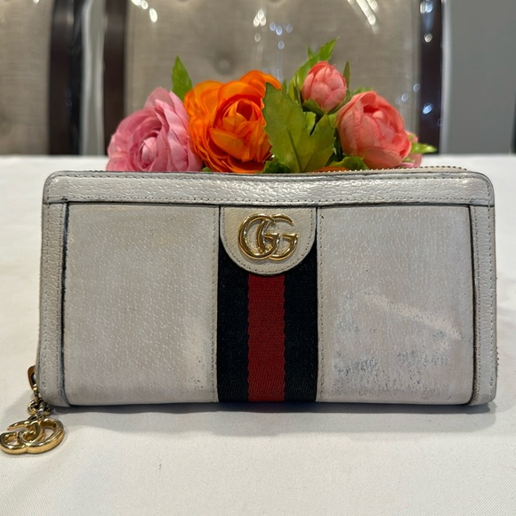 Authentic Gucci zippy wallet - Picture 1 of 11